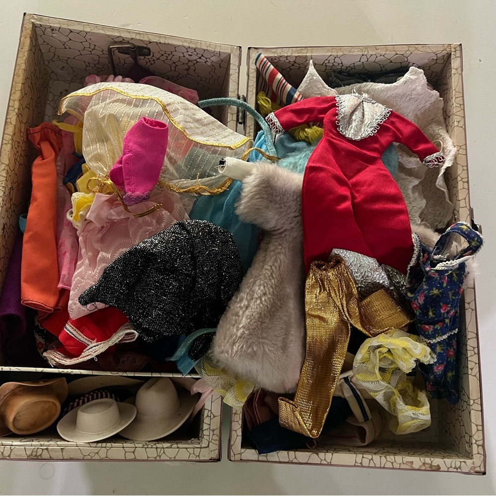 Vintage Cass Toys case & Vintage outfits - Picture 5 of 11